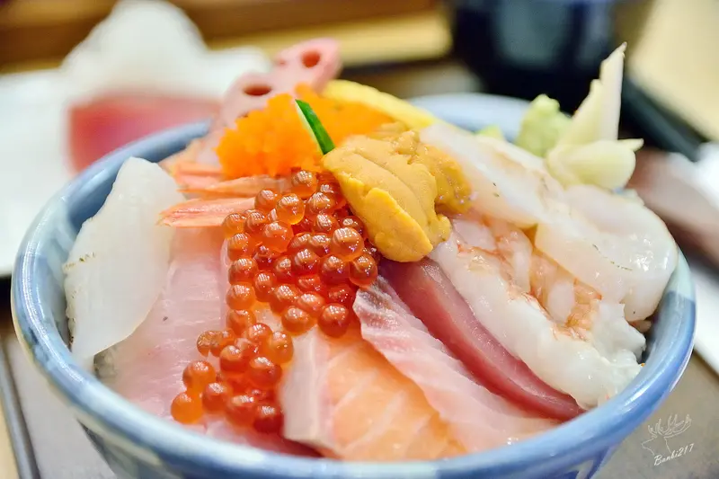 十多種生魚片的和歌壽司日本料理海鮮丼,窩客島