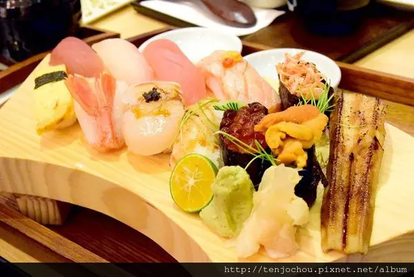 花花，甲飽沒【台北食記】和歌壽司 超澎湃握壽司 海膽干貝天使紅蝦一次滿足 台北車站西門町日本料理推薦