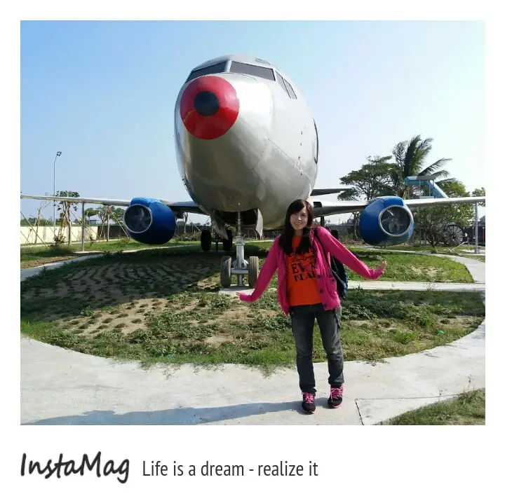 來台南鹽水鄉田間看大飛機