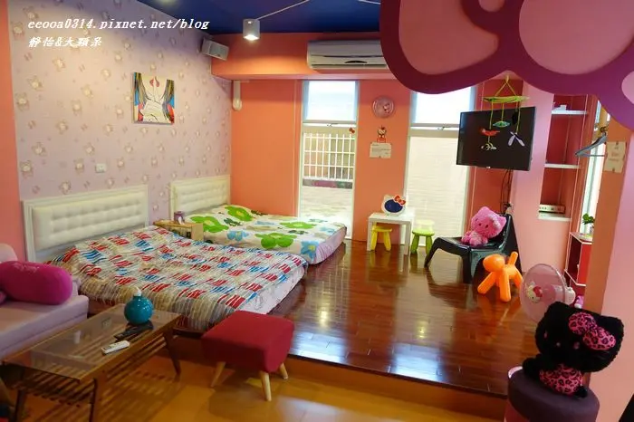 【台南親子民宿】KT33♥適合親子入住のHello Kitty粉紅親子房 大坪數 附玩具尿布