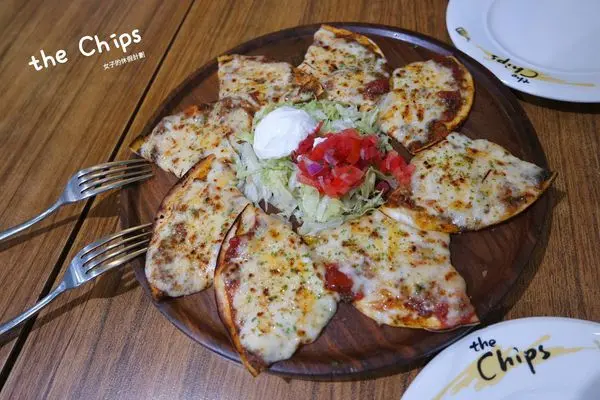 the Chips美式餐廳/內湖店，早午餐時段來饗用一份美國嫩肩牛排厚片|內湖|港墘捷運站|早午餐|辣味歐姆蛋轟炸雞飯|起司派對烙餅▲女子的休假計劃▼