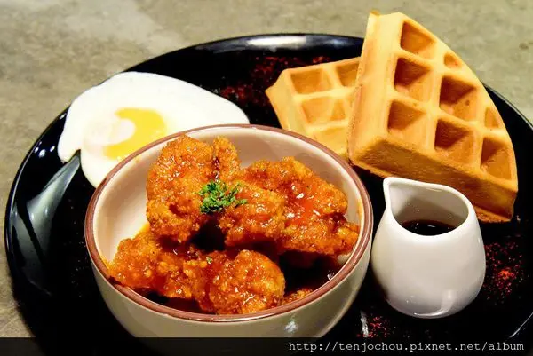 花花，甲飽沒【台北食記】Major K 主修韓坊 韓式早午餐 炸雞與格子鬆餅的創新組合 台北好吃brunch推薦