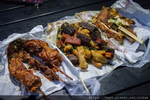 【南投。美食】品麗鹹酥雞。提前預約才吃得到的必吃鹹酥雞，店家特調超好吃醬汁，超佛系價格，多樣化選擇｜附菜單