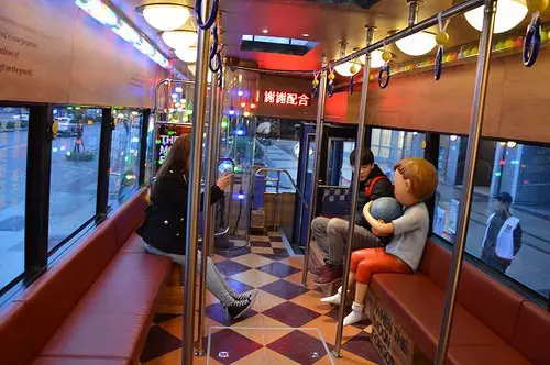 幾米月亮公車~~乘載著希望與夢想的幸福專車．熊熊司機陪大家共度美好時光