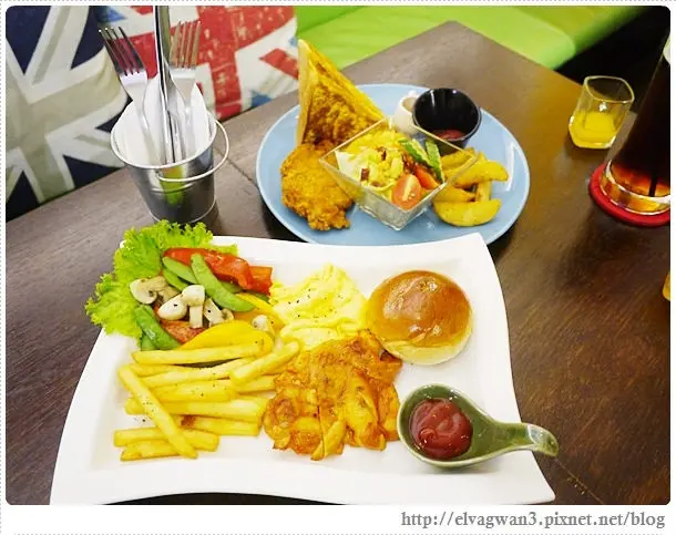 [捷運府中站] 野豬核桃 -- ☆板橋早午餐☆鄉村風小店●新開幕●集點免費吃早午餐♥