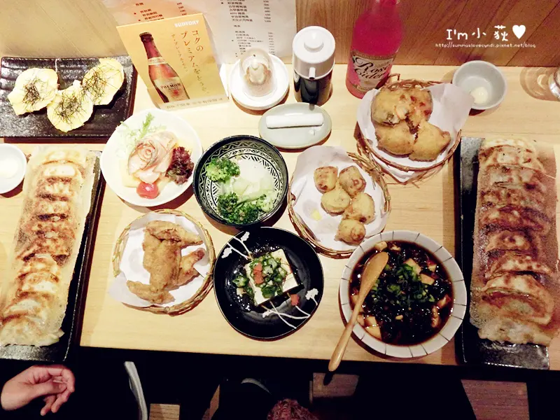 有喜屋日式煎餃 居酒屋。台中日式料理!日式煎餃居酒屋!好多可愛招財貓擺飾!小品炸物煮物烤物皆有!來小酌一下吧!