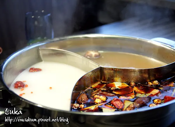 [站前商圈] me狀元 無米‧麻辣頂級鴛鴦。湯頭溫潤有藥香