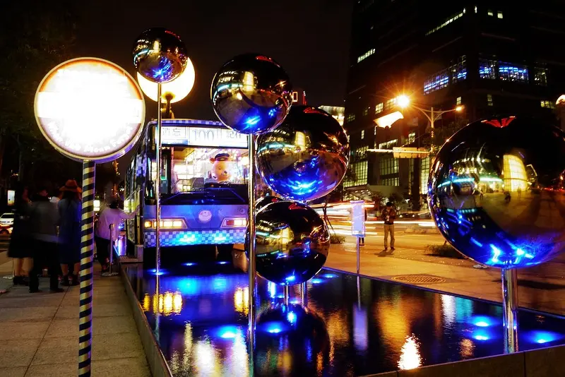 【台北】幾米月亮公車~月亮守護幸福城市~