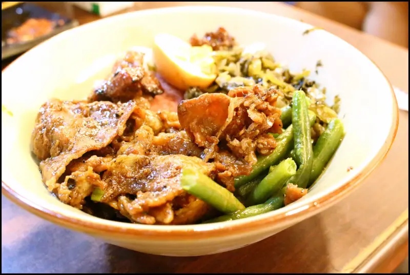 [市府站永吉路30巷美食 ] 烤師傅燒肉飯～大推烤雞腿飯（2014更新）