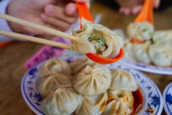 正好鮮肉小籠包 - 招牌三星蔥香爆湯小籠湯包，排隊至少一小時，宜蘭道地傳統美食推薦