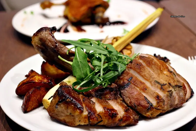 (國父紀念館美食) A COMMUNITY不可不吃的豪邁戰斧豬排(捷運國父紀念館站)