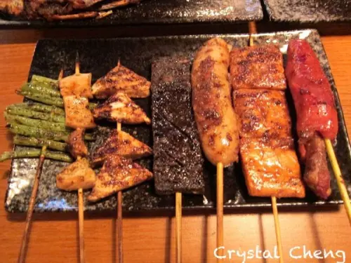 【台北美食體驗】柒串燒屋 新鮮 超值 美味 烤的好厲害 氣氛也好歡樂的美味串燒店 還可外帶唷 文末還有送折價卷 折價卷 折價卷！！