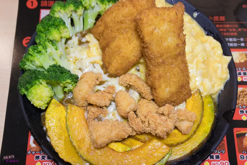 野島家咖哩屋中美店|台中--多種食材可以任意搭配組合，自由創造屬於自己的咖哩飯，平價親民的價格讓你吃的很飽足