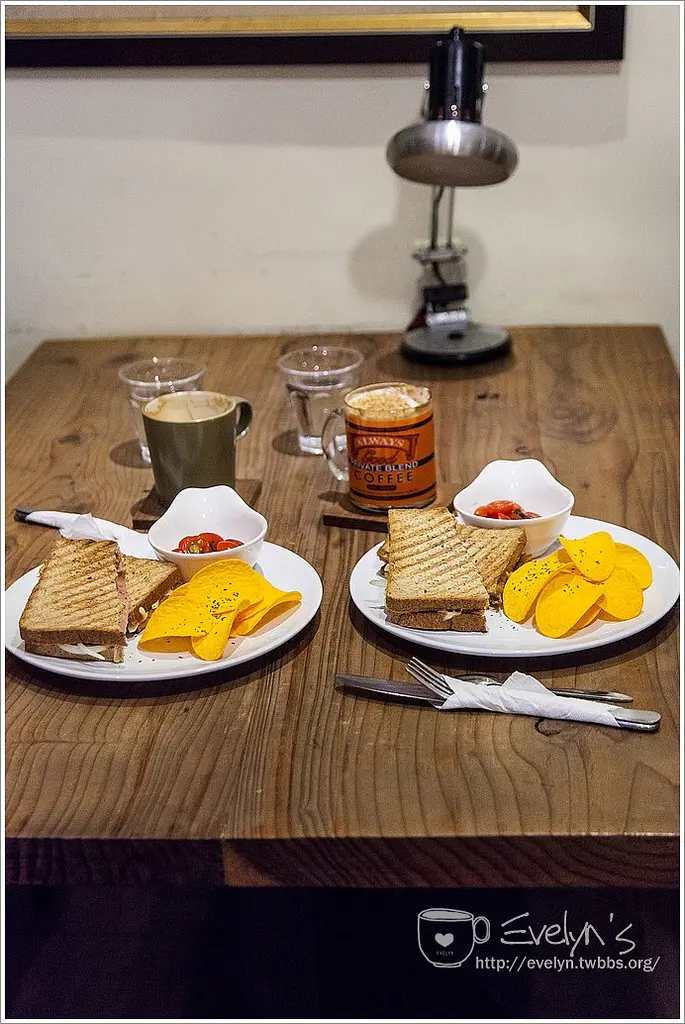 大安‧自然醒咖啡公寓‧簡單溫馨藝文咖啡館