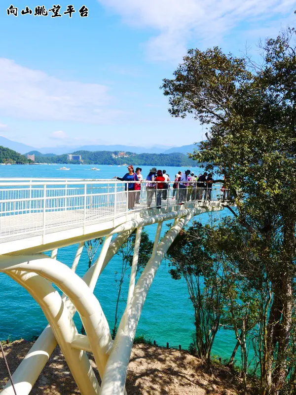 大峽谷天空步道？! 延伸走向潭面的向山眺望平台        
      