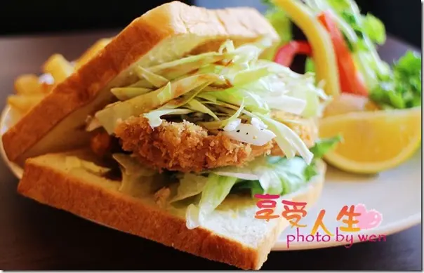 《輕食》台南。拾分～CP值超高的輕食料理，自製麵包超美味