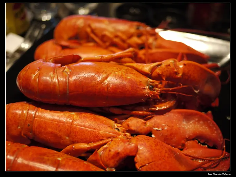 [品花苑] 傳說中很大的自助餐聽, 平日中午用餐還有一人一隻龍蝦唷~