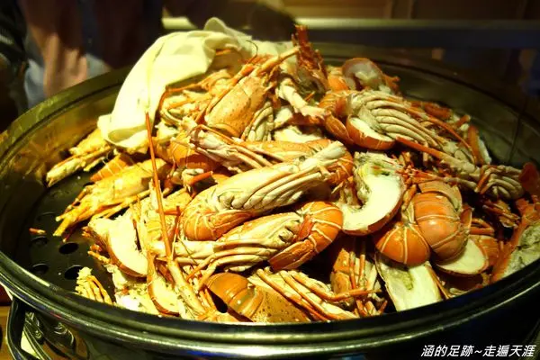 [食記] 新北市新莊 - 品花苑 ~ 全台最大自助餐廳，龍蝦吃到飽