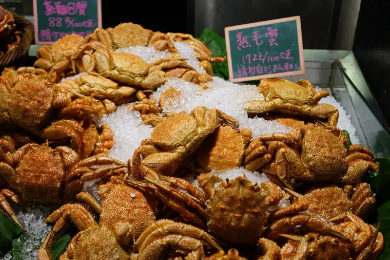 上引水產--站著吃會長高嗎--現在成台北的景點，很多國外觀光客--厲害的行銷手法，人家是清水變雞湯，他是倉庫變教堂，大家來朝聖