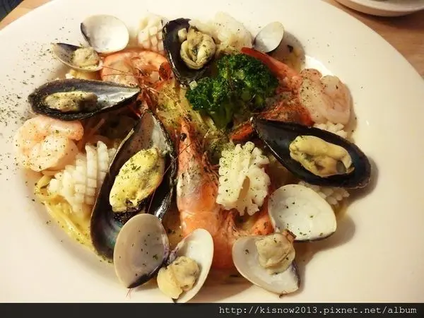 平易近人的用餐環境,戰斧豬排的初体驗--上菜囉 法式餐廳 Viva la fete体驗心得              