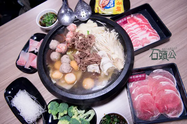 【口碑券 | 石頭公】湯頭清徹 沙茶迷人 適合朋友聚會一起享用的古早味石頭火鍋        
      
