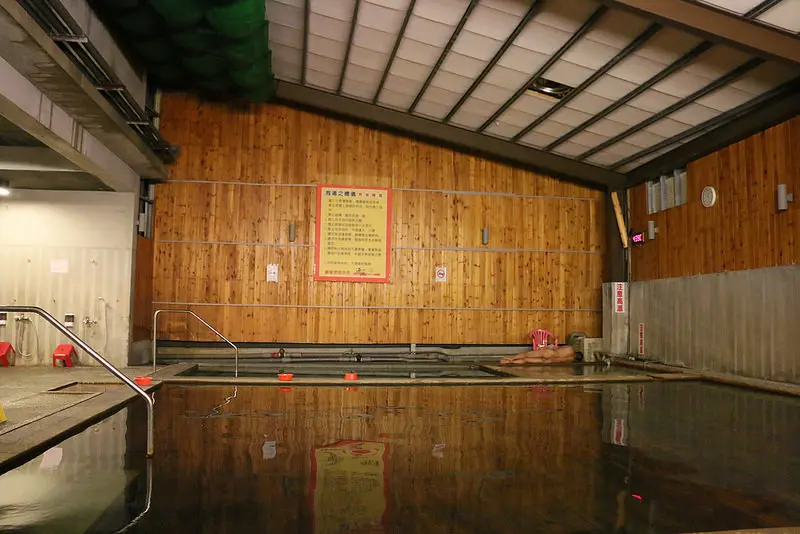 宜蘭。礁溪～平價溫泉推薦。個人ＳＰＡ池、雙人湯屋、家庭池、男女裸湯大眾池～源來如池專業泡湯