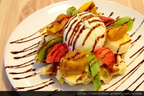 花花，甲飽沒【台北食記】內湖港墘 Waffle Please比利時列日鬆餅專賣店