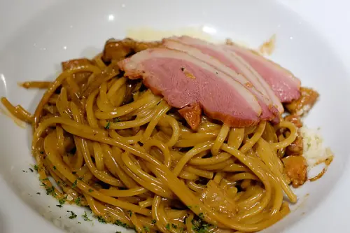 台北東區 solo pasta - 巴薩醋燻鴨胸奶油義大利麵與甜點提拉米蘇好吃 義式料理與餐廳