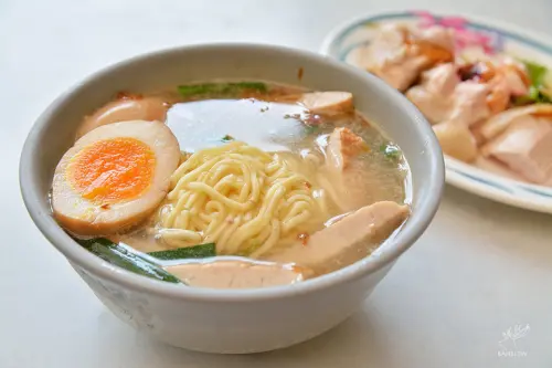 昶鴻麵點 黃金蛋與肉塊的切仔麵- Banbi 斑比美食旅遊