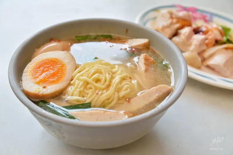 昶鴻麵點 黃金蛋與肉塊的切仔麵- Banbi 斑比美食旅遊