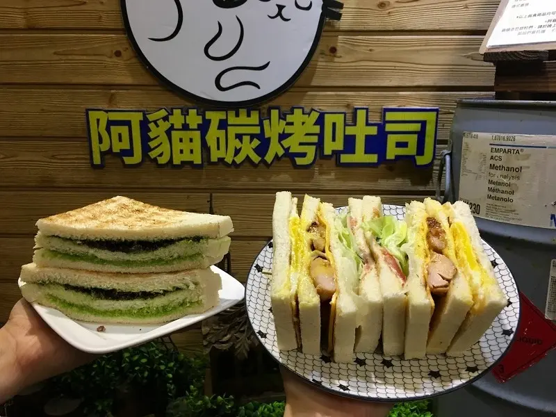 【新北｜板橋站】阿貓碳烤吐司餐車＿早上也能品嚐到板橋熱門宵夜＿溢出的蛋液你太過分了