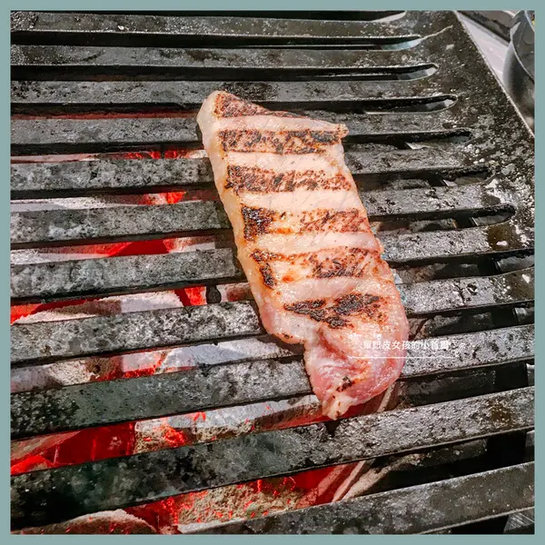 台北微食記::國父紀念館站X忠孝敦化站::燒桶子韓風立燒::令人難忘的Q彈黃金松阪豬