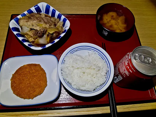 台北 捷運大安森林公園站 好像不太平民的 大安森林食堂