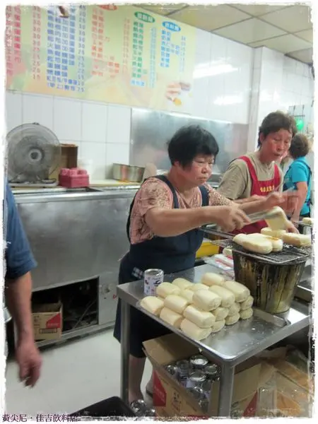 屏東東港鎮=<食>佳吉飲料店~你把饅頭變得好有趣=