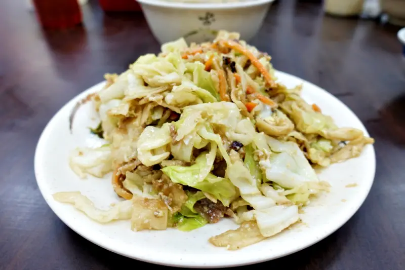 【台北美食推薦】阿亮餃子館 炒餅就是要這個味！！南機場夜市美味眷村炒餅推薦!(萬華區 小吃)