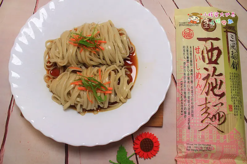 【生活/食譜】三風麵館，藥燉四物排骨養生藍藻麵，配上清爽的日式醬西施麵，夏天也要吃補。