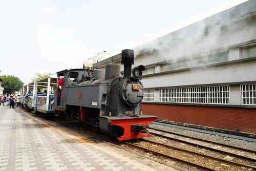 【台灣，彰化縣，溪湖鎮】溪湖糖廠觀光蒸汽小火車（溪湖糖廠觀光小火車），週末限定，復古上路。
