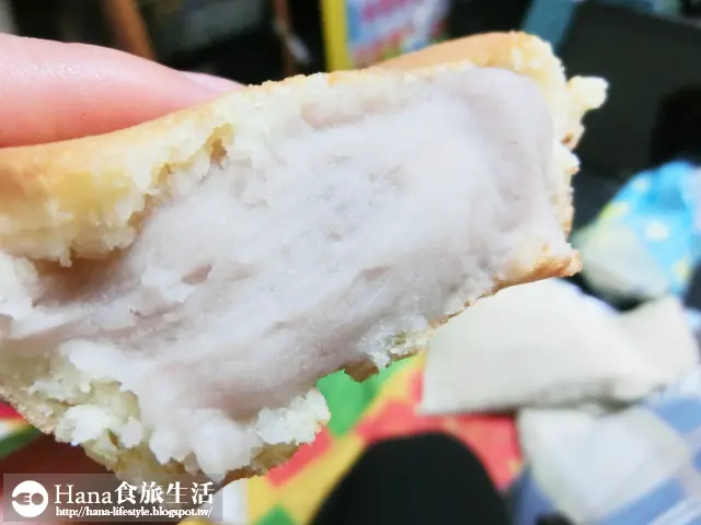 
【新北三重】恬甜紅豆餅 | 飽滿內餡就這樣爆出來 只賣紅豆、奶油、芋頭口味 三重排隊人氣美食 銅板價每個10元
