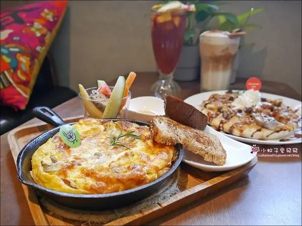 西門美食 | 西門町半日遊～插畫家咖啡廳貳拾陸巷Somebody Cafe、藥妝店採買、啖美食小吃