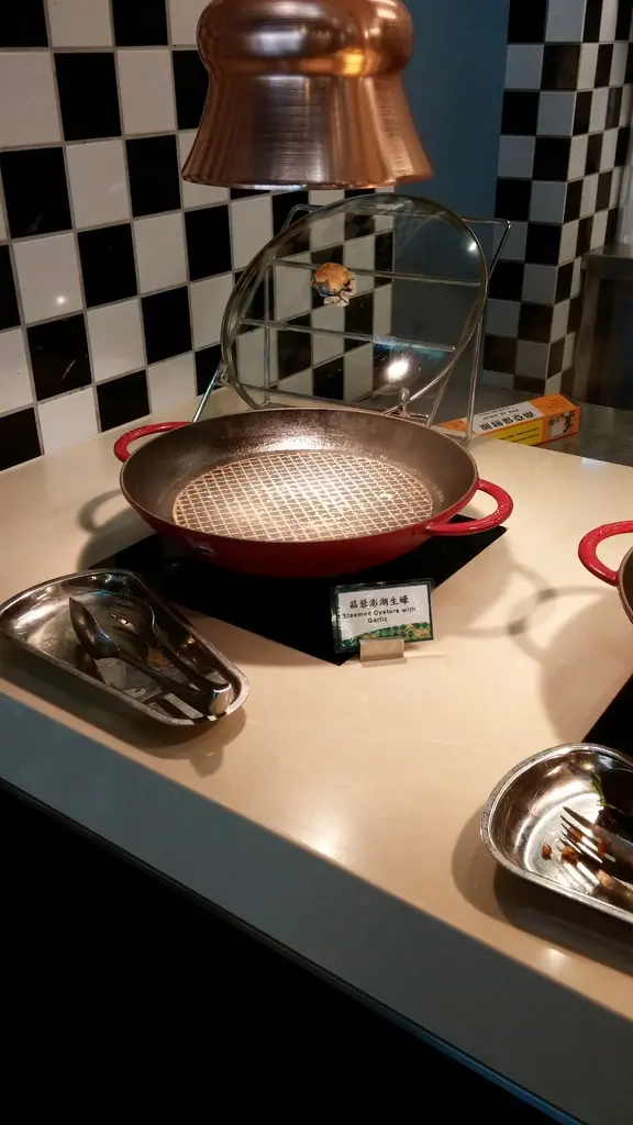 【食記】台北凱撒大飯店CHECKERS 自助餐廳 澎湖海鮮祭，食材退步，補菜龜速。壽星優惠。