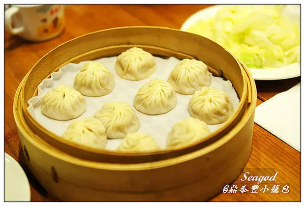 台北好好吃～鼎泰豐人潮很多生意很好服務很棒食物少了點溫度