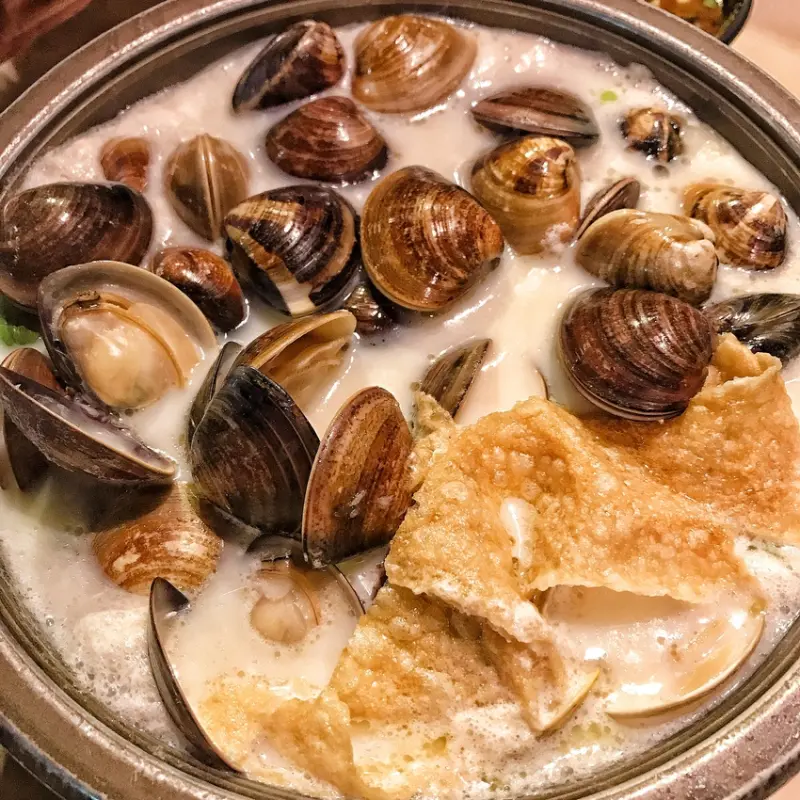 啡嚐道火鍋 40顆新鮮蛤蠣的個人卜卜蜆 啵啵蛤蠣鍋 牛奶起司鍋 特製沙茶獨家秘方 板橋小火鍋 板橋府中 平價美食 寵物友善餐廳