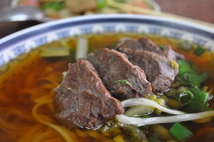 麵量十足、清新淡甜湯頭好滋味：老牛牛肉麵