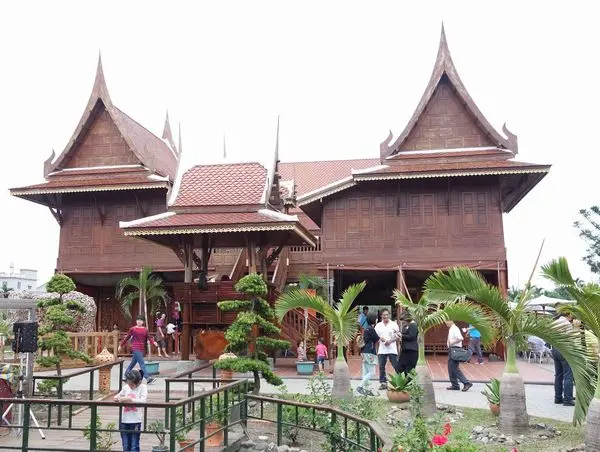 沙挖低咖~泰國高腳屋 民俗村(輕食.泰式料理.飲品)              