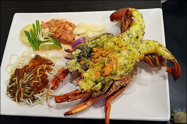 台中西屯。水武牛炭燒牛排館/炭烤牛排專賣店。以克計價客製化現點鮮切自然牛。新開幕搶優惠        
      