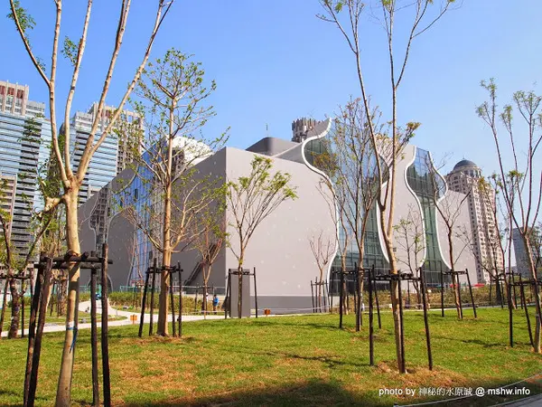 【景點】台中National Taichung Theater 臺中國家歌劇院@西屯捷運BRT新光/遠百 : Sound Cave 美聲涵洞落成!日本建築大師伊東豐雄設計的世界九大新地標       
