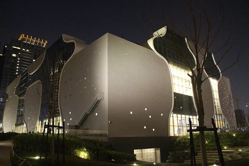 //台中景點// 台中歌劇院，光影的美學