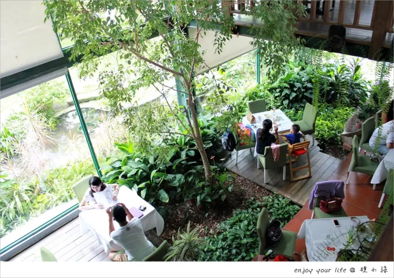 [台中] 新社「千樺花園餐廳」：庭院享受綠蔭花叢、大玻璃屋用餐超浪漫！午茶水準夠但價位偏高點。