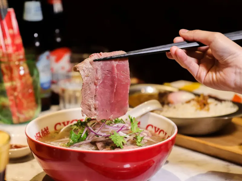 美式越南河粉》Cyclo洛城牛肉粉，鮮純牛骨湯頭一喝上癮(國父紀念館美食)/菜單 - Lexies Blog，寫食派