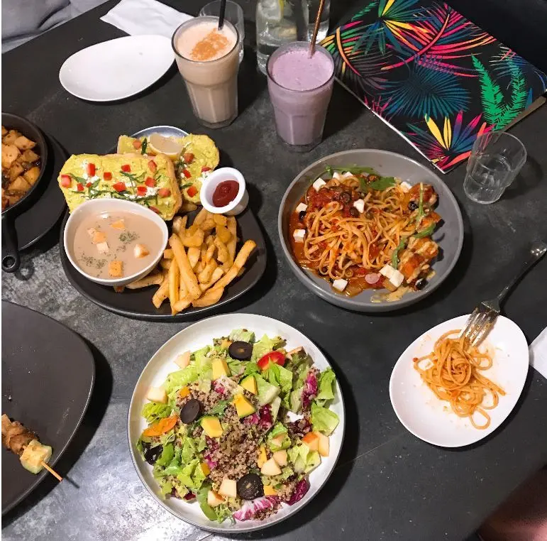 Herban Kitchen & Bar 二本 創意蔬食有機無肉料理 草綠都市 時髦綠意盎然的素食餐廳 忠孝敦化 東區蔬食推薦 東區餐酒館推薦 國際週一無肉日